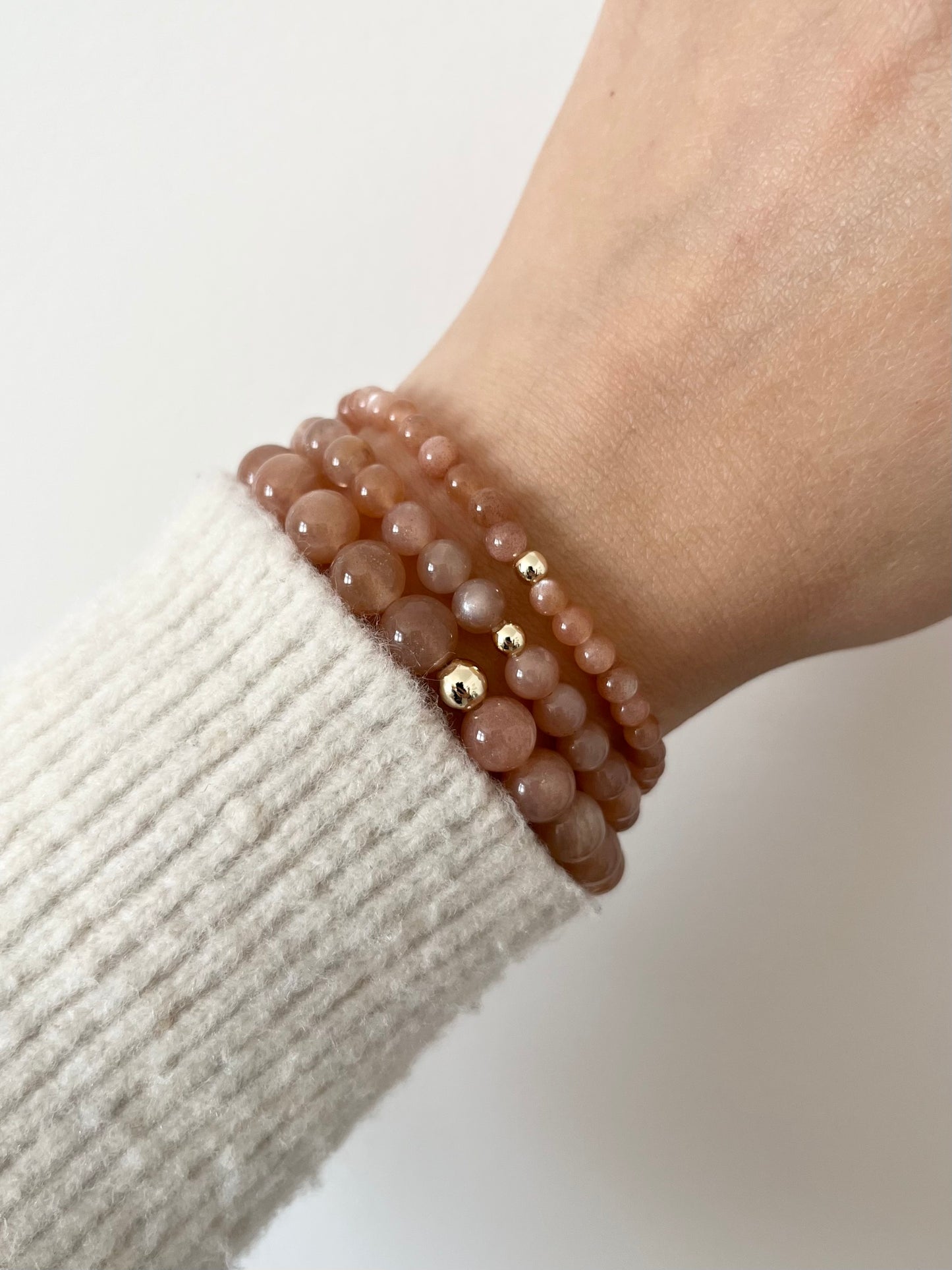 Sunstone Gemstone with Gold Round Stretch Bracelet