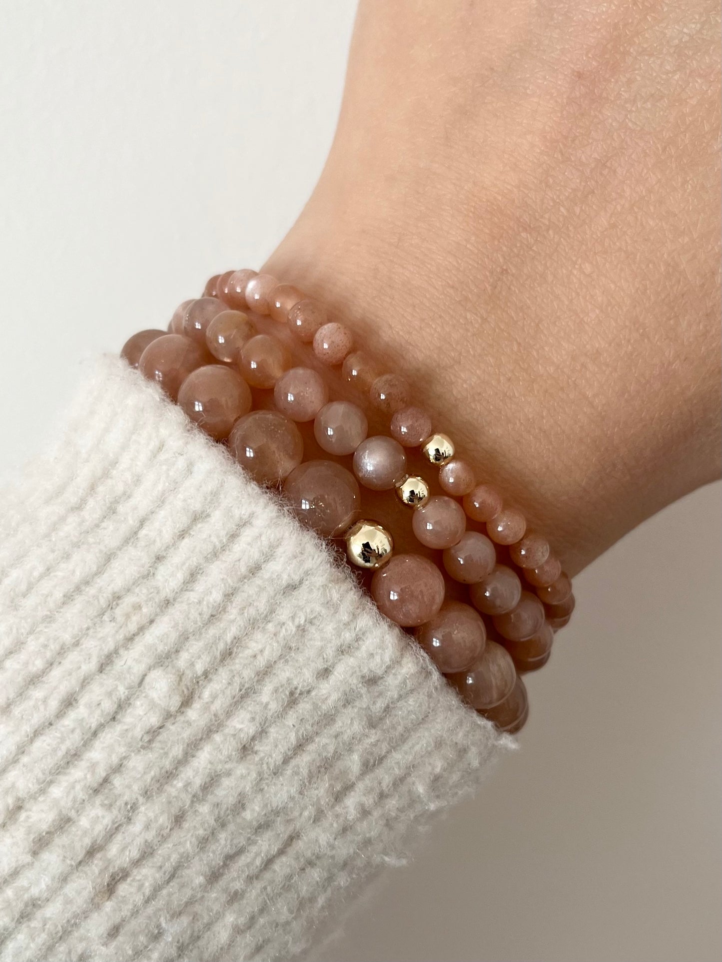 Sunstone Gemstone with Gold Round Stretch Bracelet