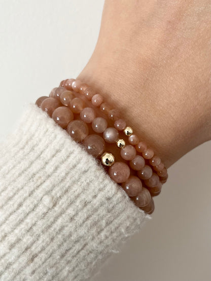 Sunstone Gemstone with Gold Round Stretch Bracelet